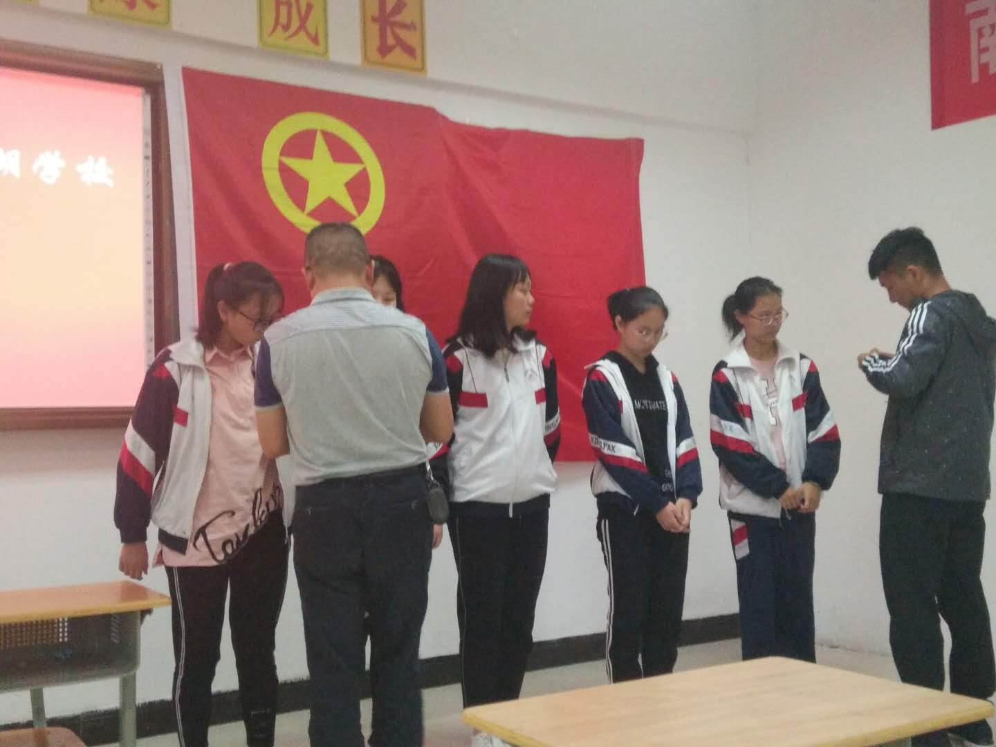 E:\雜項\稿費\2019\4月份修改后的\象湖學校入團報道\入團儀式報道照片4.23\09fec1c7db1550f913addcbf95ccd85.jpg E:\雜項\稿費\2019\4月份修改后的\象湖學校入團報道\入團儀式報道照片4.23\09fec1c7db1550f913addcbf95ccd85.jpg