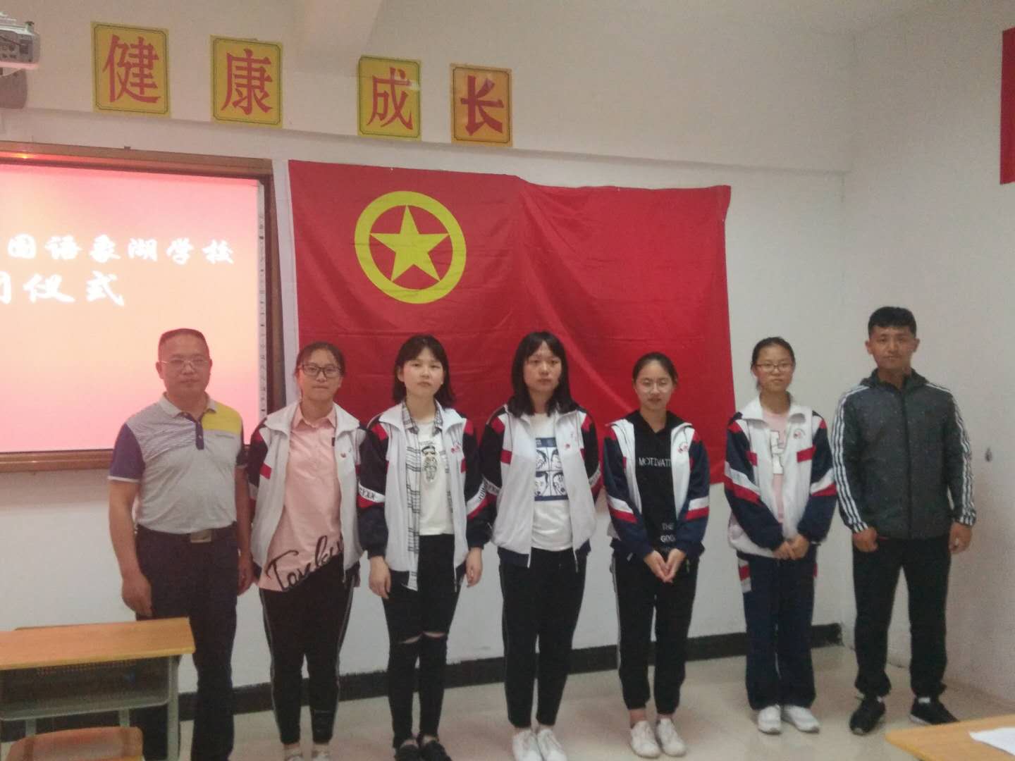 E:\雜項\稿費\2019\4月份修改后的\象湖學校入團報道\入團儀式報道照片4.23\c33bf9d008a61fff318c6122dd38670.jpg E:\雜項\稿費\2019\4月份修改后的\象湖學校入團報道\入團儀式報道照片4.23\c33bf9d008a61fff318c6122dd38670.jpg