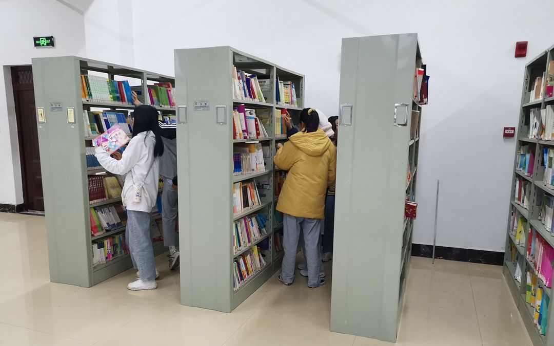 圖書館3_副本.jpg 圖書館3_副本.jpg