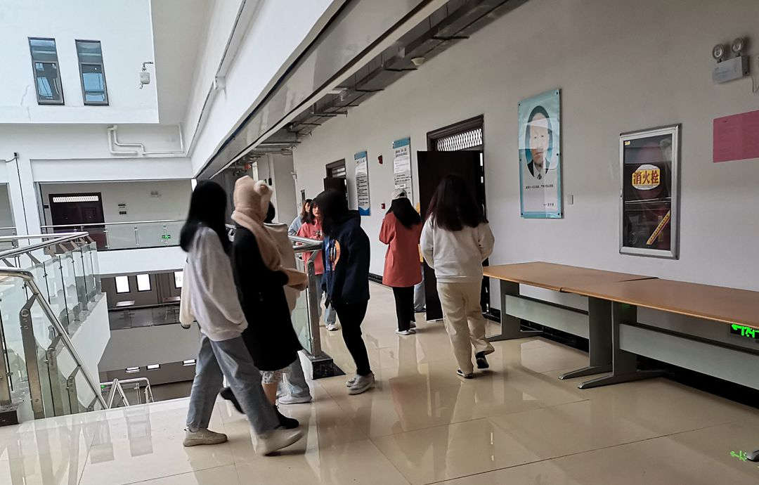 圖書館7_副本.jpg 圖書館7_副本.jpg