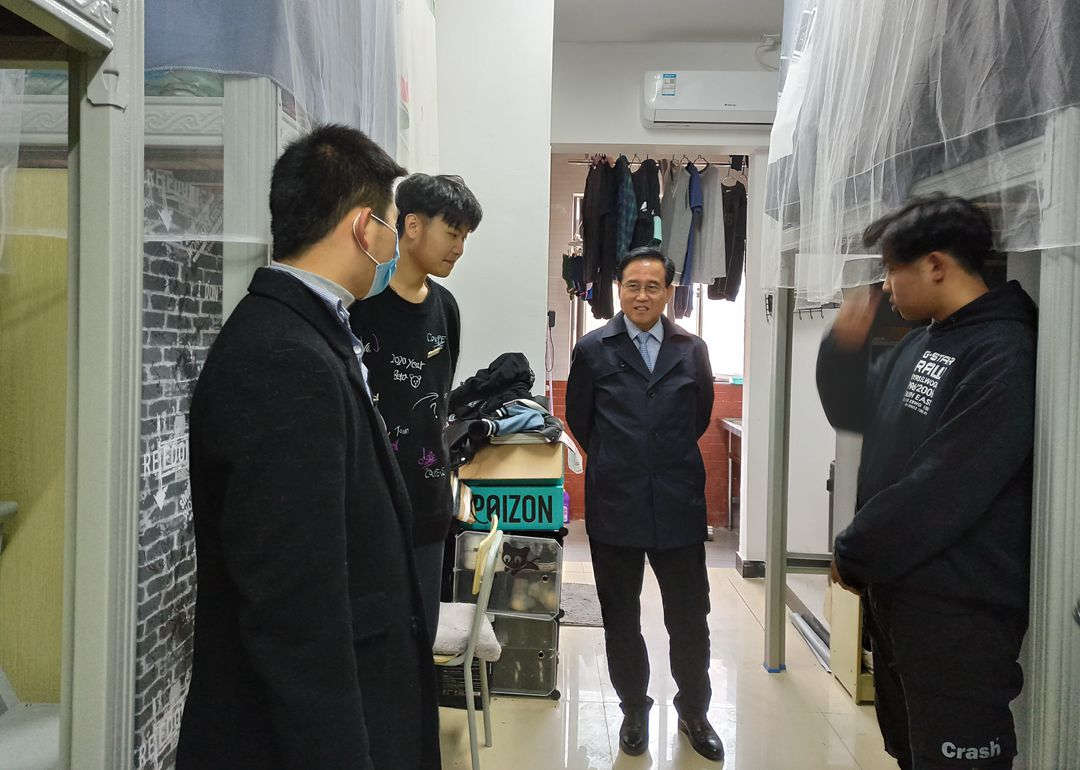 寢室_副本.jpg 寢室_副本.jpg